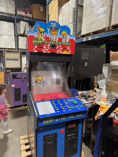USED Hop A Tic-Tac-Toe Stand Up Arcade Machine
