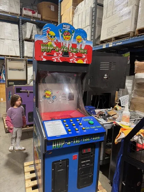 USED Hop A Tic-Tac-Toe Stand Up Arcade Machine